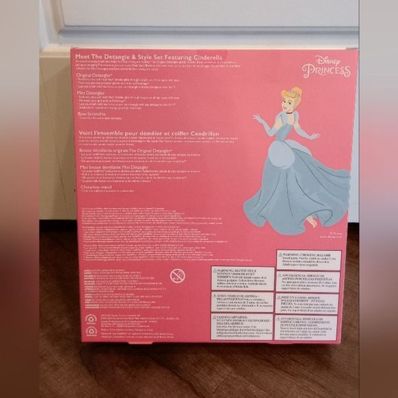 NIB Disney Wetbrush Cinderella Detangling Accessory Bundle - Picture 2 of 9